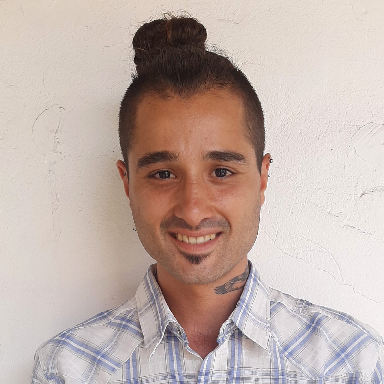 Nicolás Melessi Nicolás Melessi – Encargado del Espacio para Familias del Programa Integral